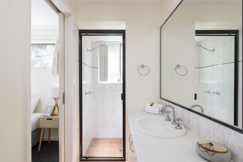 Rainbow Getaway Holiday Apartments - Holiday Adelaide 8