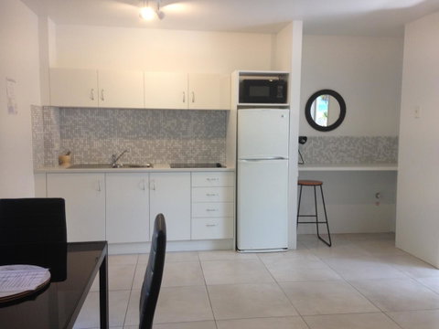 Chez Noosa Resort Motel - Holiday Adelaide 5