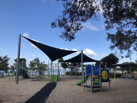 Bribie Island Hotel - Holiday Adelaide 23