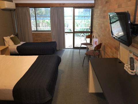 Bribie Island Hotel - Holiday Adelaide 21