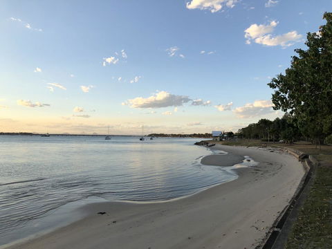 Bribie Island Hotel - Holiday Adelaide 24
