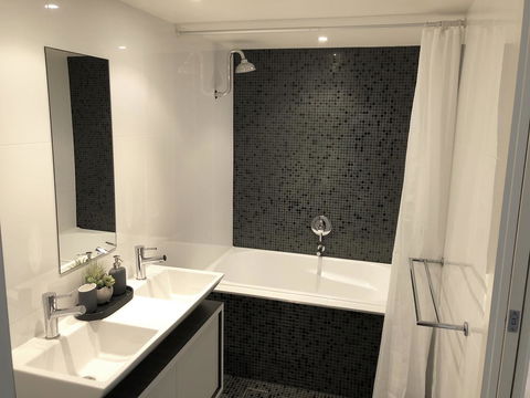 Sunshine Beach Luxe Apartment - Holiday Adelaide 11