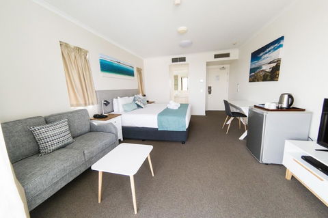 Ocean Views Resort Caloundra - Holiday Adelaide 30