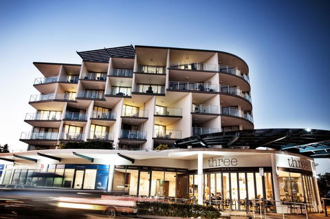 Ocean Views Resort Caloundra - Holiday Adelaide 1