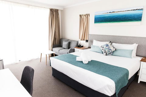 Ocean Views Resort Caloundra - Holiday Adelaide 25