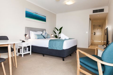 Ocean Views Resort Caloundra - Holiday Adelaide 12
