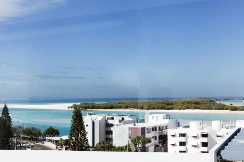 Ocean Views Resort Caloundra - Holiday Adelaide 8