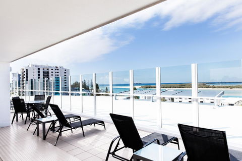 Ocean Views Resort Caloundra - Holiday Adelaide 9