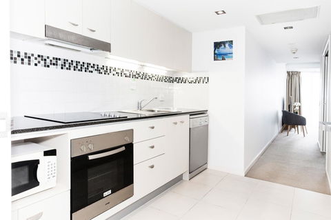 Ocean Views Resort Caloundra - Holiday Adelaide 31