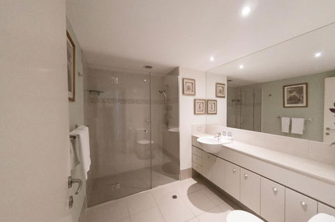 Ocean Views Resort Caloundra - Holiday Adelaide 20
