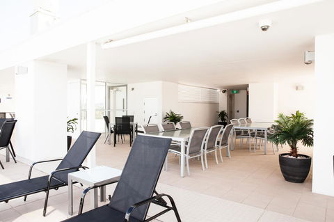 Ocean Views Resort Caloundra - Holiday Adelaide 5