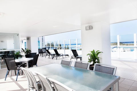 Ocean Views Resort Caloundra - Holiday Adelaide 10