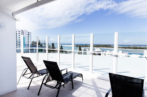 Ocean Views Resort Caloundra - Holiday Adelaide 6