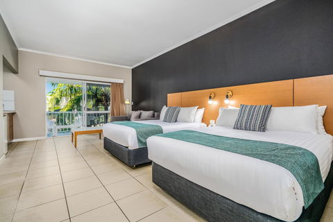Hotel Grand Chancellor Palm Cove - Holiday Adelaide 6