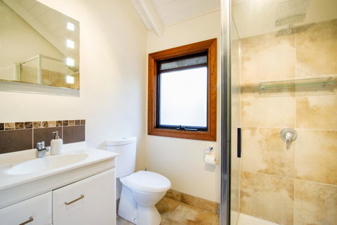 Airlie Beach Eco Cabins - Adults Only - Holiday Adelaide 22