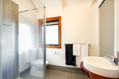 Airlie Beach Eco Cabins - Adults Only - Holiday Adelaide 26
