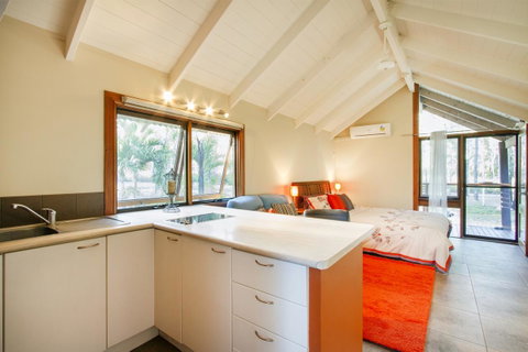 Airlie Beach Eco Cabins - Adults Only - Holiday Adelaide 12