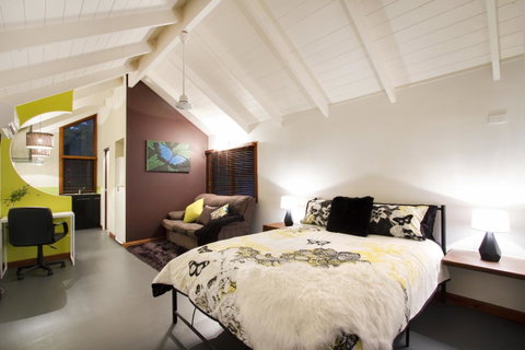 Airlie Beach Eco Cabins - Adults Only - Holiday Adelaide 25