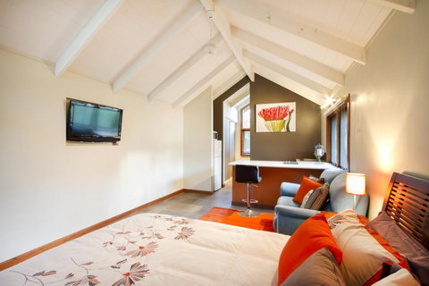 Airlie Beach Eco Cabins - Adults Only - Holiday Adelaide 9