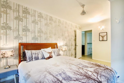 Airlie Beach Eco Cabins - Adults Only - Holiday Adelaide 33