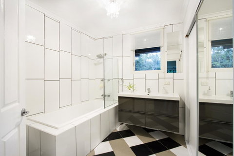 Airlie Beach Eco Cabins - Adults Only - Holiday Adelaide 35