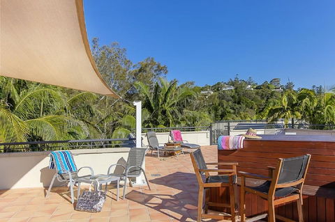 Emerald Noosa - Holiday Adelaide 18