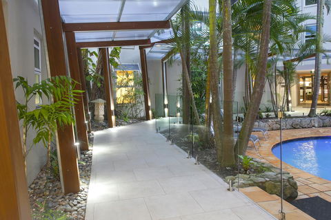 Emerald Noosa - Holiday Adelaide 30