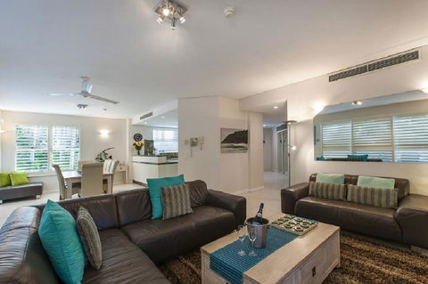 Emerald Noosa - Holiday Adelaide 14