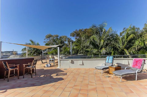 Emerald Noosa - Holiday Adelaide 19