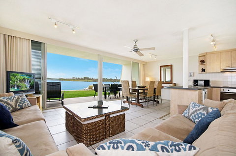 Noosa Harbour Resort - Holiday Adelaide 7