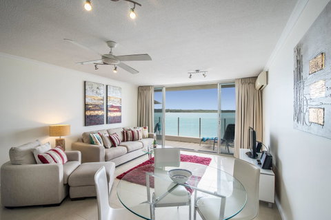 Noosa Harbour Resort - Holiday Adelaide 11