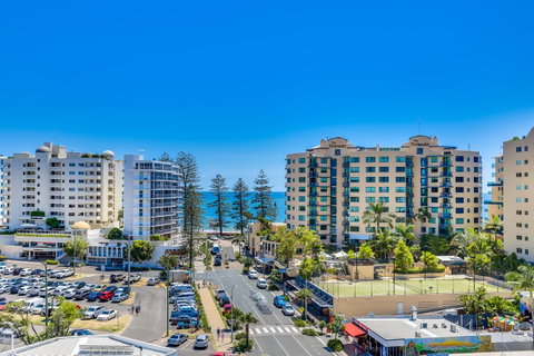 Direct Collective - Sea Breeze Mooloolaba - Holiday Adelaide 0