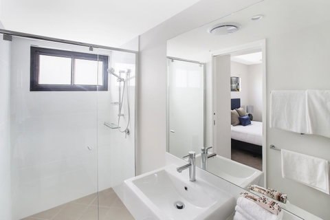 Direct Collective - Sea Breeze Mooloolaba - Holiday Adelaide 7