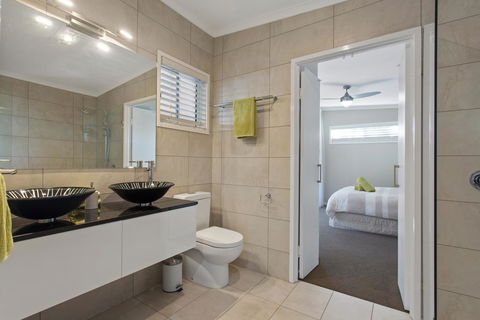 Pandanus Spa Cottage - Holiday Adelaide 4