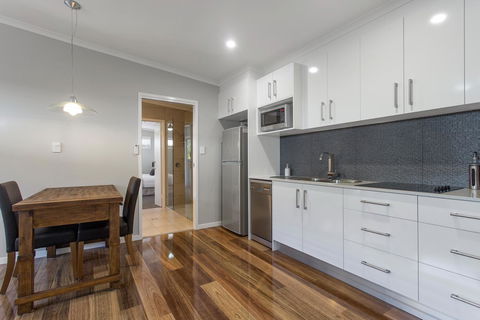 Pandanus Spa Cottage - Holiday Adelaide 9