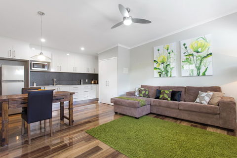 Pandanus Spa Cottage - Holiday Adelaide 10
