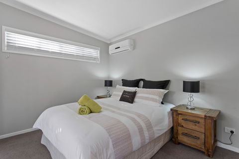 Pandanus Spa Cottage - Holiday Adelaide 3