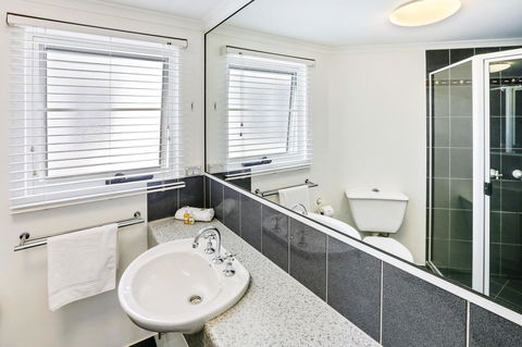 On The Beach Apartments - Holiday Adelaide 3