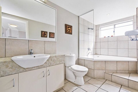 Riverside - Holiday Adelaide 13