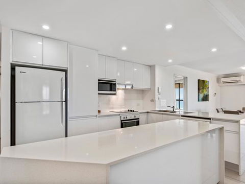 Coolum Caprice - Holiday Adelaide 3