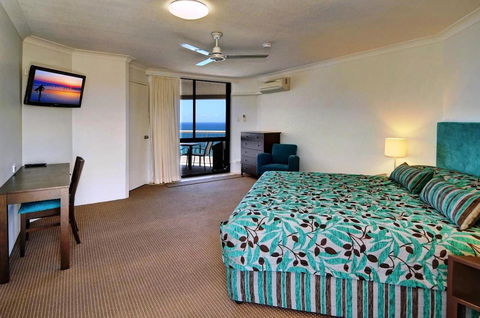 Coolum Caprice - Holiday Adelaide 33
