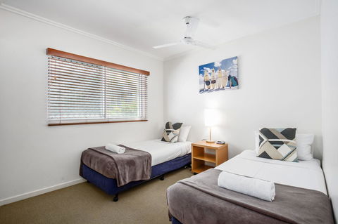 Rolling Surf Resort - Holiday Adelaide 2