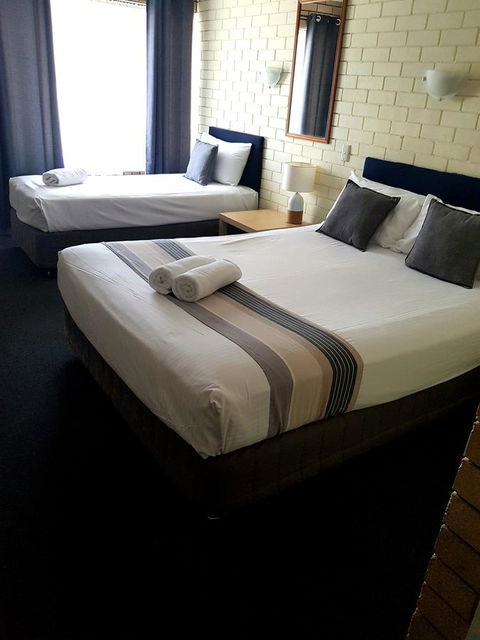 Twin Pines Motel - Holiday Adelaide 3