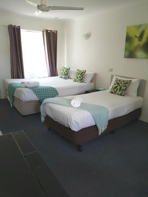 Twin Pines Motel - Holiday Adelaide 10