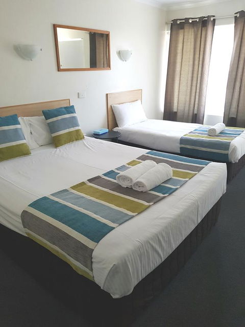Twin Pines Motel - Holiday Adelaide 11