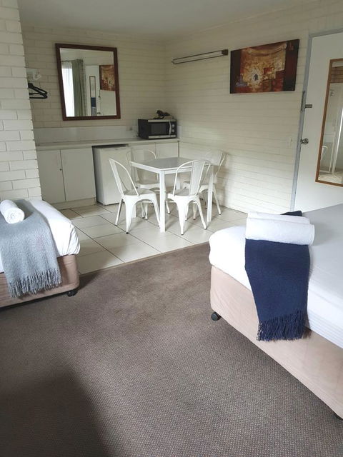 Twin Pines Motel - Holiday Adelaide 8