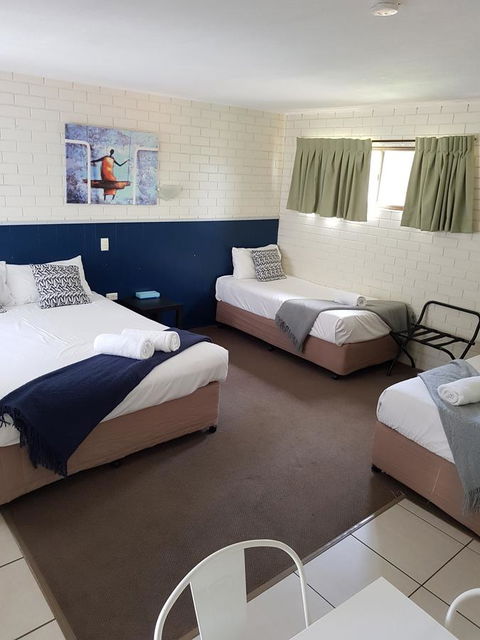Twin Pines Motel - Holiday Adelaide 9