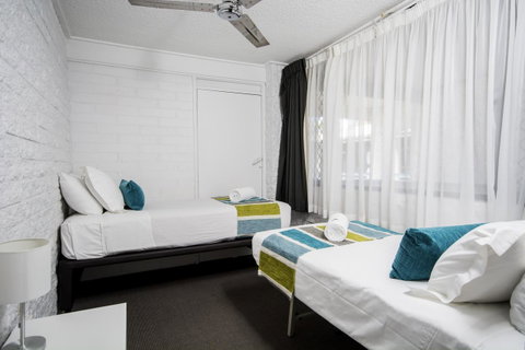 The Beach Motel Hervey Bay - Holiday Adelaide 30