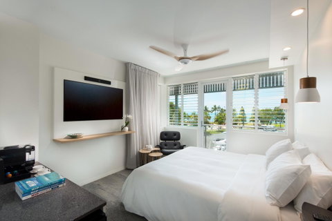 Heart Hotel And Gallery Whitsundays - Holiday Adelaide 4