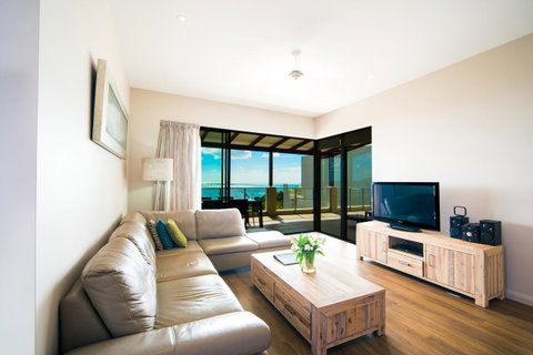 Whitsunday Reflections - Holiday Adelaide 12